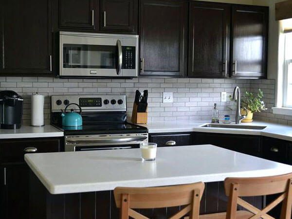 Tủ bếp được thiết kế theo phong cách hiện đại sẽ góp phần nâng cao vẻ đẹp của không gian sống của mọi gia đình.