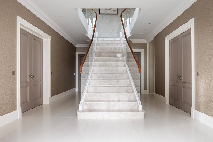 Đá ốp cầu thang