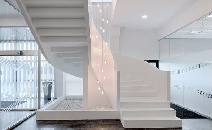 Đá ốp cầu thang