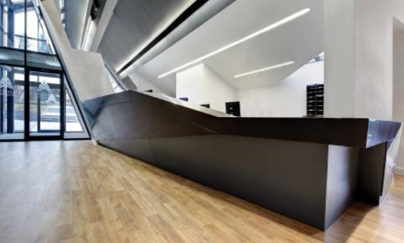 solid surface là gì